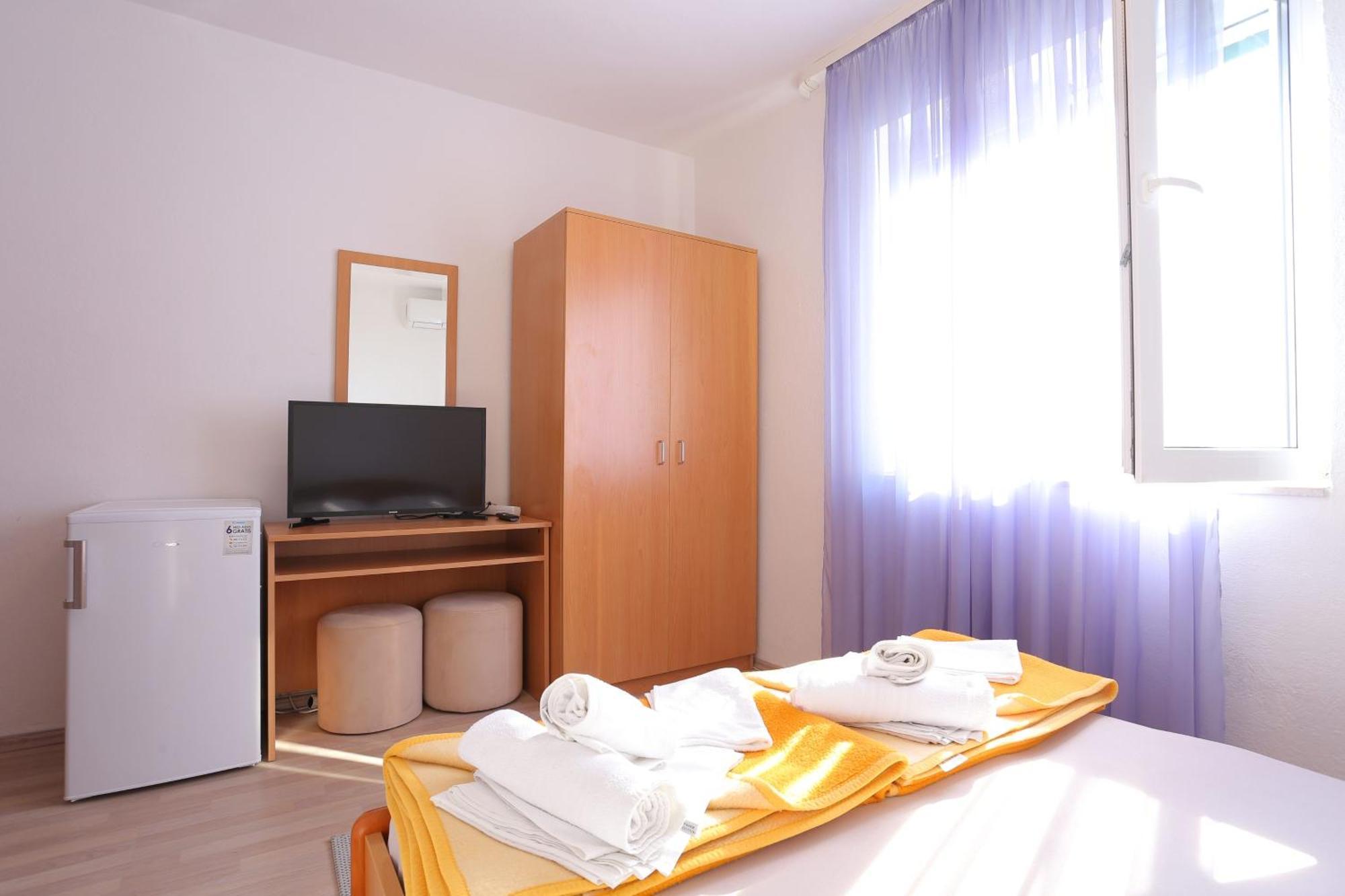 Apartments And Rooms With Parking Space Tucepi, Makarska - 5263 객실 사진